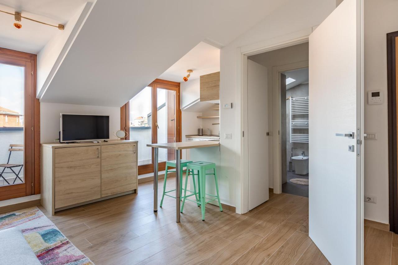 Cozy Studio W/Parking 5 Min Walk From The Bus Stop Milan Exterior photo